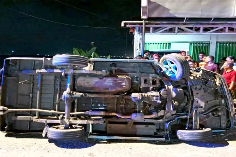 Kecelakaan Mobil Akutan Tulehu, Tabrak Mobil Polisi dan Motor Kecelakaan Mobil Akutan Tulehu, Tabrak Mobil Polisi dan Motor