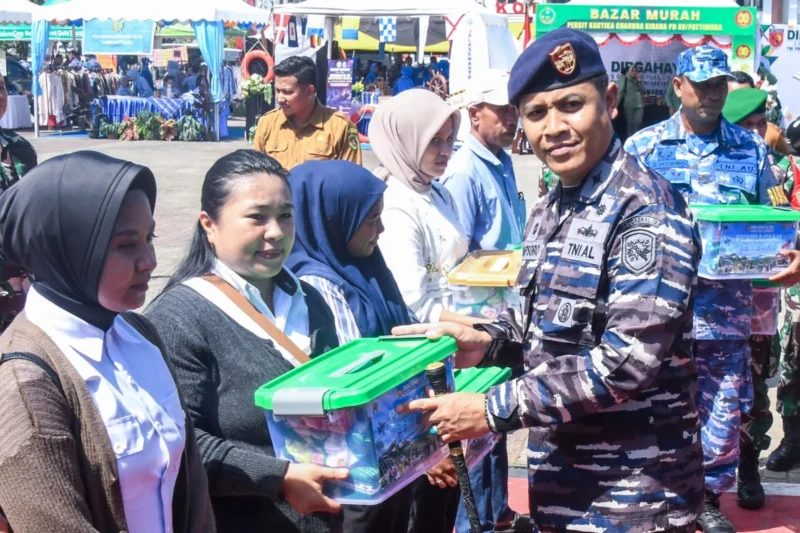 Pasar Murah TNI di Maluku, Bantu Warga Dapatkan Bahan Pokok