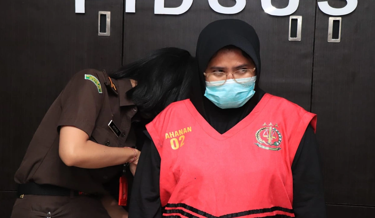 Usai-Diperiksa-4,5-Jam,-Tersangka-Korupsi-BRI-Ambon-Akhirnya-Masuk-Bui