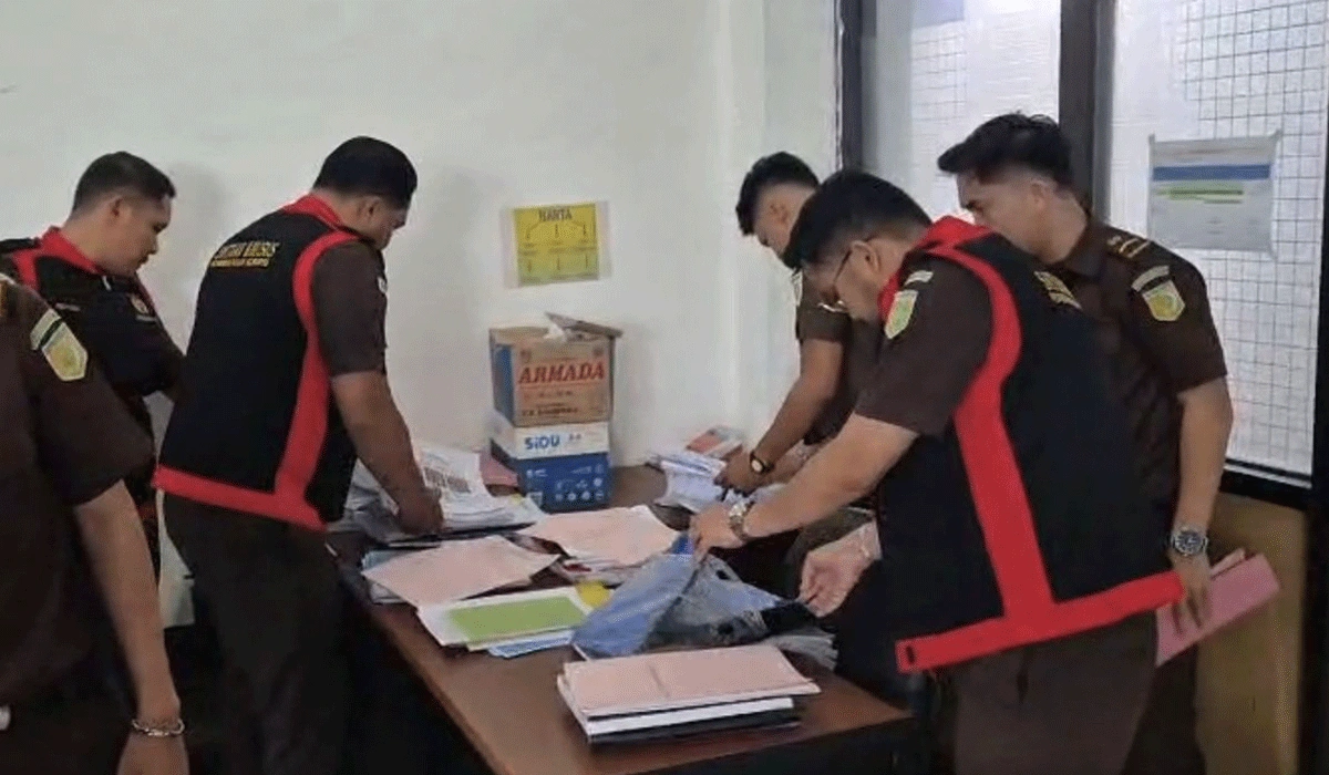 Jaksa-Geledah-Kantor-Disperkim-Tual,-Usut-Dugaan-Korupsi-BSPS
