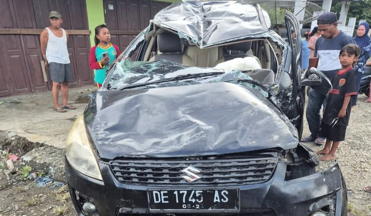 Kecelakaan-Tragis-Mobil-Rombongan-TNI-di-Maluku,-1-Prajurit-Tewas