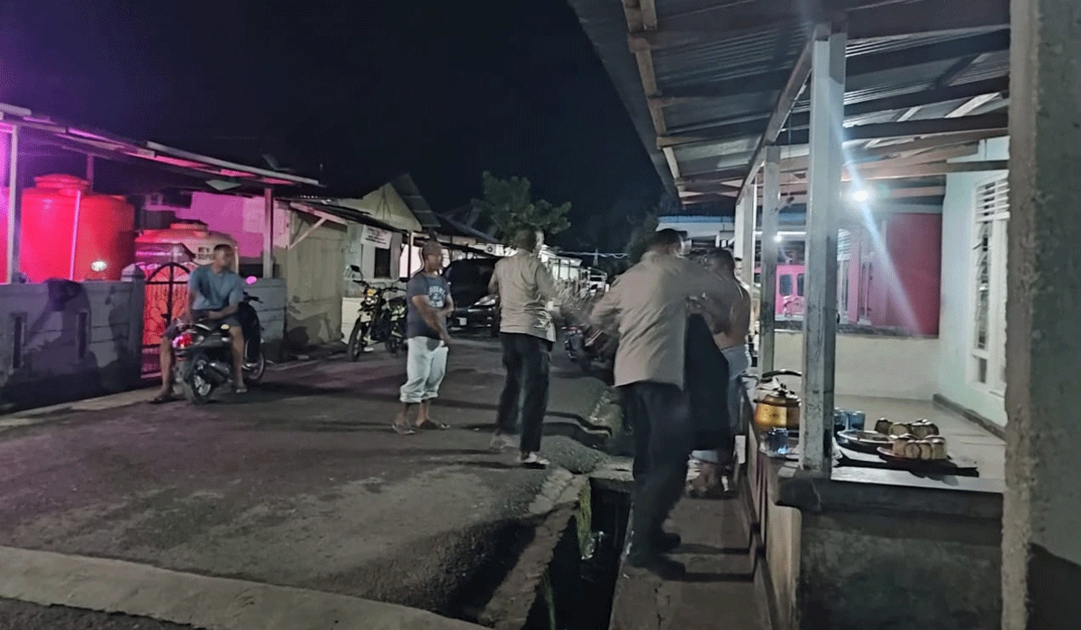 Polisi-Gelar-Patroli-Dialogis,-Redam-Ketegangan-Pemuda-di-Negeri-Liang