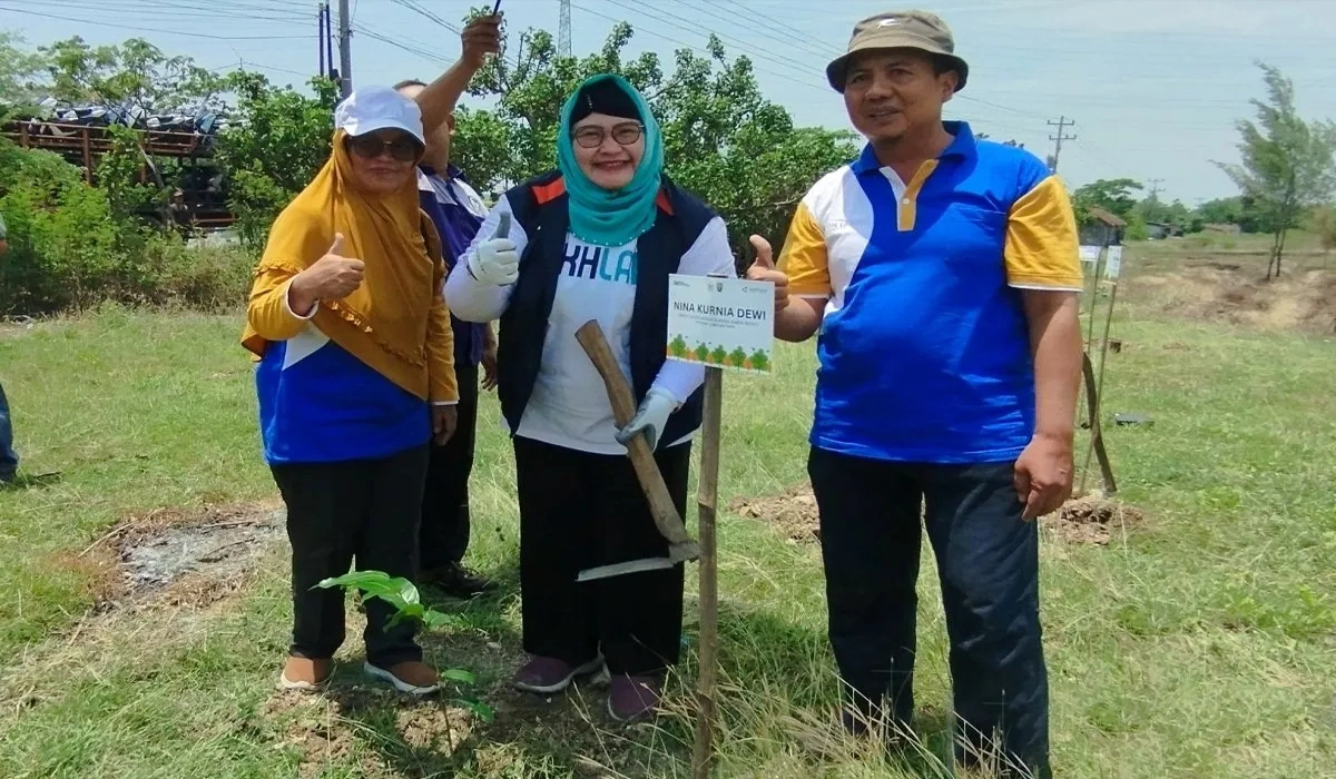 DPR RI dan LKBM Tanam 500 Bibit Pohon Buah, Rembang Semakin Hijau