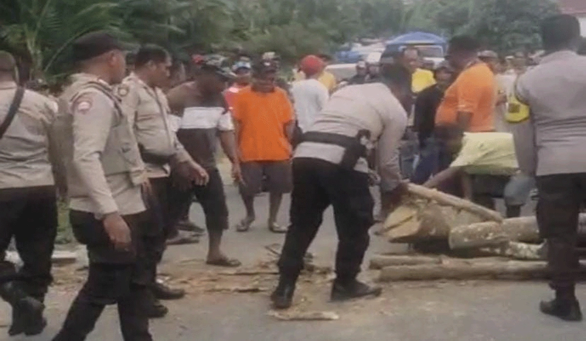 Jalan Trans Seram Kembali Diblokade Warga Desa Tala Pagi Ini Setelah Sempat Dibuka Semalam
