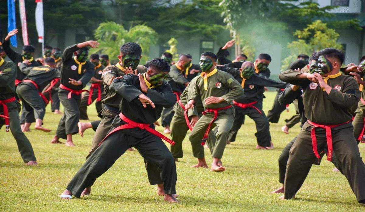 Kehebatan Pencak Silat Militer Kodam XIII/Merdeka Hiasi HUT ke-80 TNI