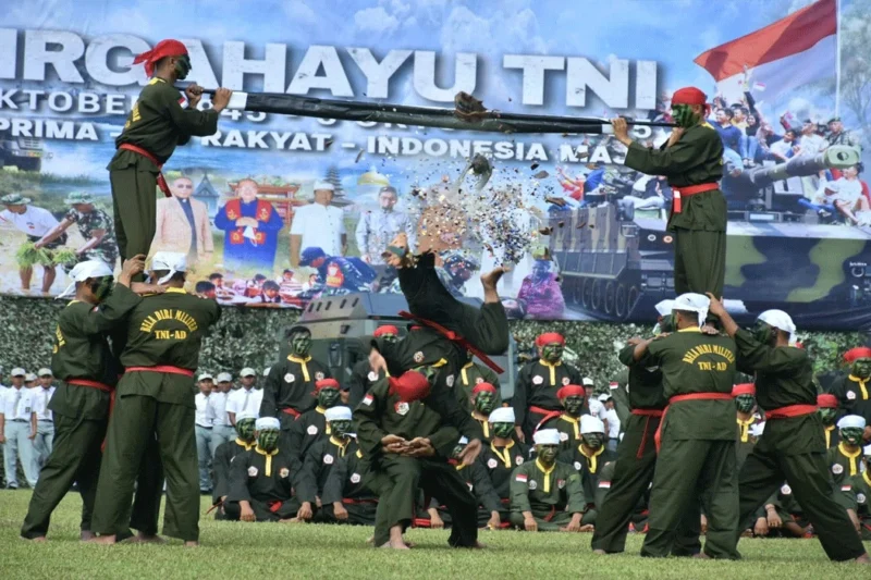 Kehebatan Pencak Silat Militer Kodam XIII/Merdeka Hiasi HUT ke-80 TNI