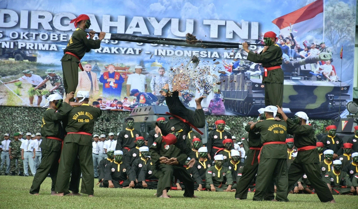 Kehebatan Pencak Silat Militer Kodam XIII/Merdeka Hiasi HUT ke-80 TNI