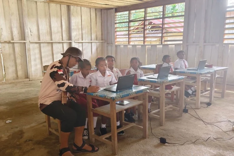 80 Tahun Terisolasi, Sekolah di Seram Utara Akhirnya Terhubung Internet