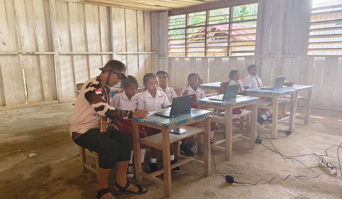 80 Tahun Terisolasi, Sekolah di Seram Utara Akhirnya Terhubung Internet